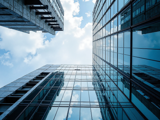 现代化城市天际线，蓝天白云，商务建筑群，象征未来发展，蓝色调背景